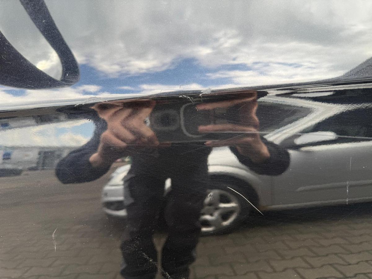 VW Passat 3C B6 original Tür vorn links L041 Brillantschwarz Rohbau BJ05